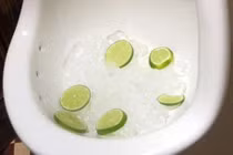 Đá lạnh khử mùi hôi nhà vệ sinh