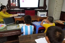 Lớp học cô giáo khiếm thị truyền cảm hứng cho hàng ngàn học sinh