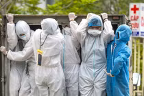 Đại gia đình 22 người mắc kẹt giữa tâm dịch Đà Nẵng