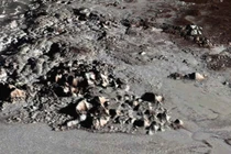 Kỳ bí loạt ngọn núi mới trên sao Diêm vương được xác định