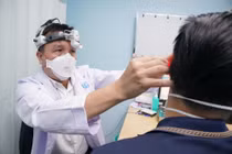 Lạm dụng thuốc nhỏ mũi, niêm mạc bị phù nề