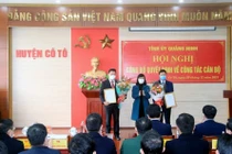 Lễ trao quyết định điều động Bí thư Huyện ủy Cô tô