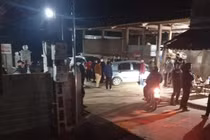 Sau khi xảy ra vụ án mạng, cơ quan chức năng đã huy động khoảng 50 người tham gia việc tìm kiếm, truy bắt hung thủ gây ra vụ án mạng.