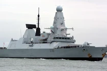 Sau 4 quả bom cảnh báo, khu trục hạm Anh tháo chạy khỏi hải phận Nga