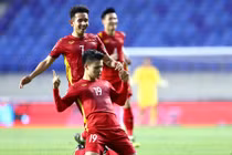 Thủ tướng nhắn đội tuyển Việt Nam 'không say sưa với thắng lợi'