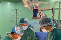 Cắt gan cho bệnh nhi 14 ngày tuổi bị u máu