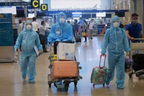 Bãi bỏ điều kiện “kết quả âm tính” đối với hành khách bay từ TPHCM