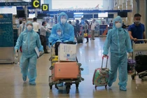 Bãi bỏ điều kiện “kết quả âm tính” đối với hành khách bay từ TPHCM