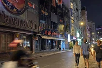 Hàng quán ế ẩm đóng cửa, trả mặt bằng hàng loạt