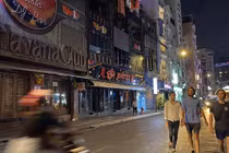 Hàng quán ế ẩm đóng cửa, trả mặt bằng hàng loạt