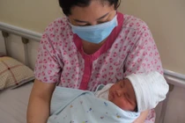 Bé sơ sinh nặng 5,15kg được sinh tự nhiên