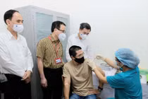 Lo thiếu tình nguyện viên thử nghiệm lâm sàng vắc-xin COVID-19