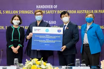 Việt Nam nhận 1.910 tủ lạnh cùng hơn 5 triệu vật tư tiêm chủng do Australia và UNICEF hỗ trợ