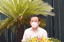 Bí thư Thành ủy Nguyễn Văn Nên tại Hội nghị Thành ủy TP HCM mở rộng bàn về nhiệm vụ chống dịch và phục hồi kinh tế trong thời gian tới, diễn ra chiều 14/10.