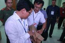 Khiển trách 4 cán bộ, đảng viên có con được nâng điểm trong thi THPT