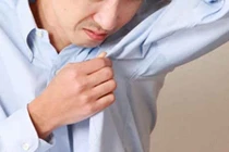 Mùi hôi nách do tuyến mồ hôi nhiều axit béo