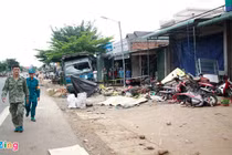 Hiện trường vụ xe tải lao vào chợ làm 5 người chết