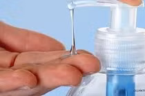 Trường đại học có thể tự làm nước sát khuẩn