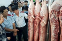 TPHCM: Xử lý 3 cơ sở kinh doanh thịt heo bẩn, không nguồn gốc