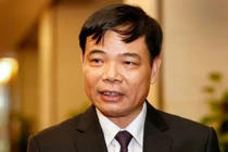 Bộ trưởng Nguyễn Xuân Cường: Heo quá đắt thì chuyển sang ăn thịt gà