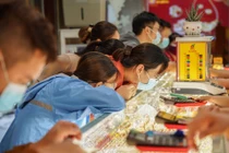 Vàng lại bị bán tháo