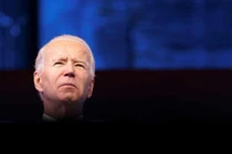 Khủng hoảng chồng khủng hoảng ngày ông Biden bước vào Nhà Trắng