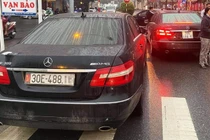 Công an bàn giao ôtô Mercedes E300 biển thật cho chủ xe