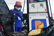 Giá xăng tăng lên mức cao nhất trong vòng một năm