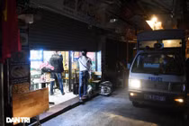 Công an Hà Nội kiểm tra xuyên đêm, yêu cầu hàng quán đóng cửa trước 0h