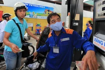 Giá xăng tăng mạnh nhất 8 tháng