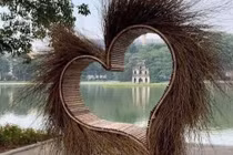 Di dời 'trái tim gai góc' ở hồ Gươm