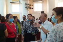 Hàng nghìn sinh viên 'bắt đền' trường ĐH Kinh doanh và Công nghệ