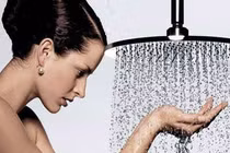 Tắm nước nóng vừa để bảo vệ da