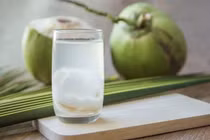 Uống nước dừa giảm cân