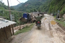 “Lốc trắng” dưới đỉnh Pù Lôm