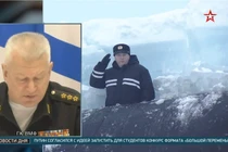 Video lần đầu tiên ba tàu ngầm hạt nhân Nga nổi lên trên vùng băng Bắc Cực