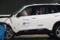 Hé lộ video xe VinFast được kiểm định bởi ASEAN NCAP