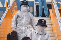 Chính phủ quyết định tạm dừng chuyến bay từ Anh, Nam Phi về Việt Nam