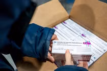 800.000 liều vaccine Covid-19 ở TP.HCM sẽ được tiêm cho ai?