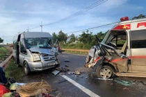 Xe cứu thương tông xe khách