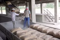 Sức ép đầu vào, doanh nghiệp xi măng đồng loạt tăng giá