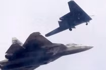 Bước đột phá gây sốc: UAV S-70 Okhotnik bay đôi cùng Su-57