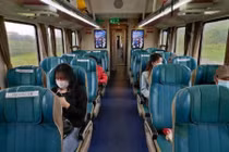 Sau Tết, học sinh, sinh viên được giảm 20% giá vé khi đi tàu.