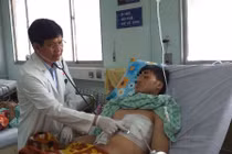 Tăm đâm thủng cả 3 tạng