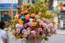 Bình hoa 8/3 có giá 65 triệu đồng