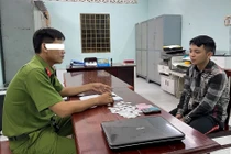 Đối tượng Kha Hoàng Lâm cùng tang vật tại cơ quan công an.