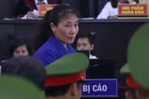 Gian lận điểm thi: Biết là sai, nhưng vẫn nhận tiền vì đã làm việc vất vả