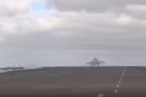 Thử nghiệm tử thần, F-35C bay sạt mặt nước 