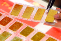 Giá vàng SJC tăng mạnh vượt xa mốc 57 triệu đồng/lượng