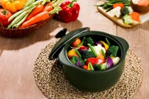 Sứ dưỡng sinh và “cuộc cách mạng nồi đất” của thương hiệu gốm sứ Minh Long 